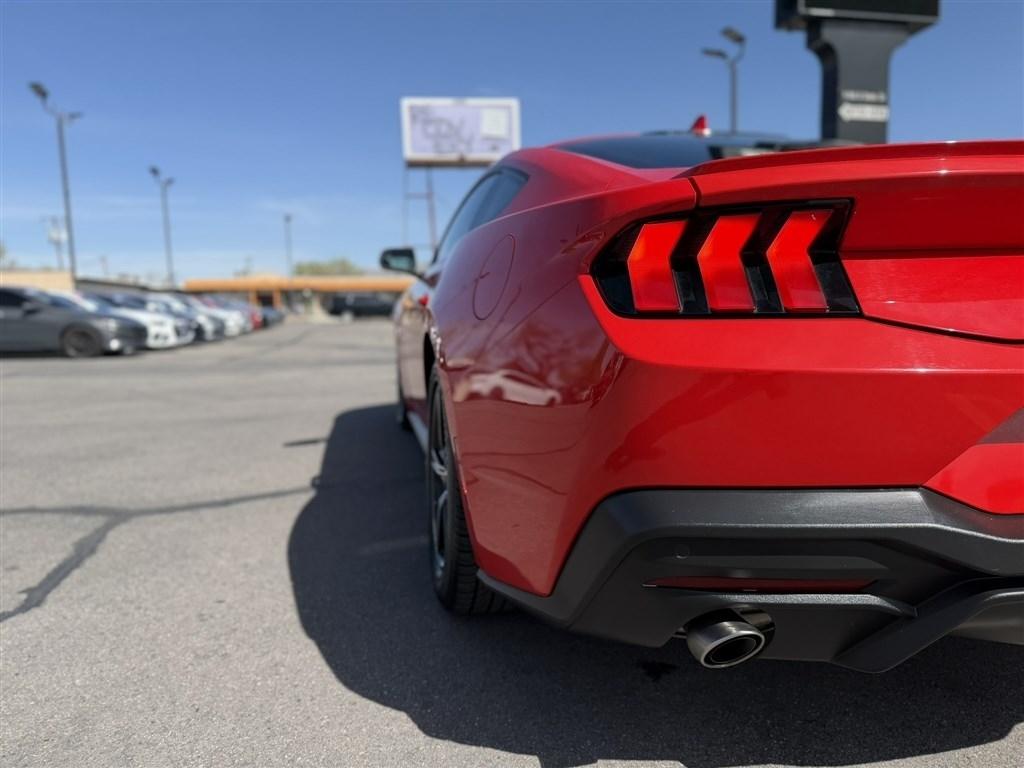 Ford Mustang EcoBoost Fastback 2024