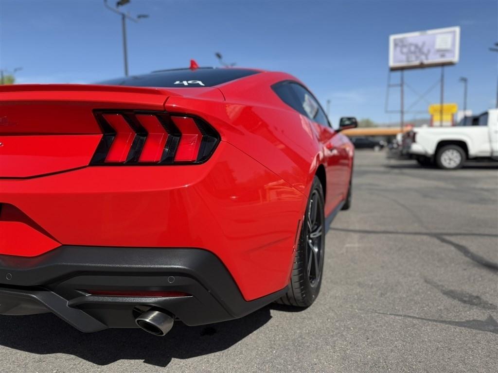 Ford Mustang EcoBoost Fastback 2024