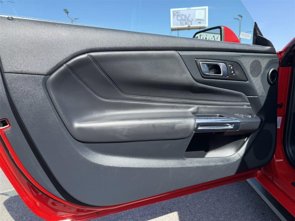 Ford Mustang EcoBoost Fastback 2024