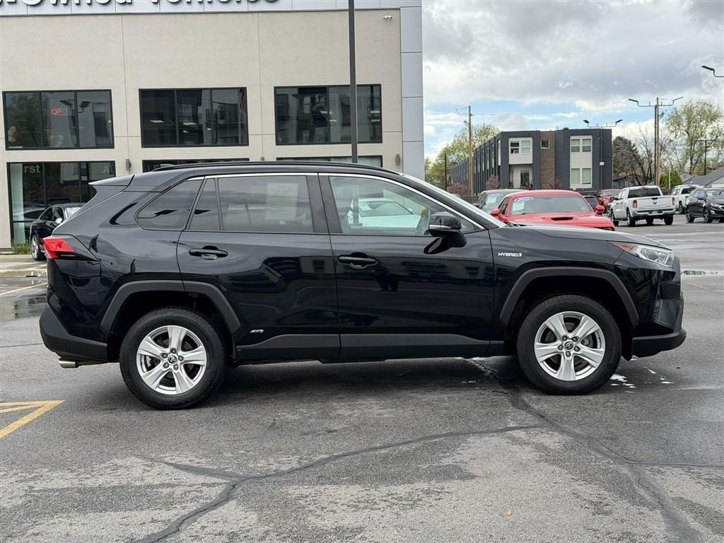 Toyota RAV4 Hybrid XLE AWD 2021