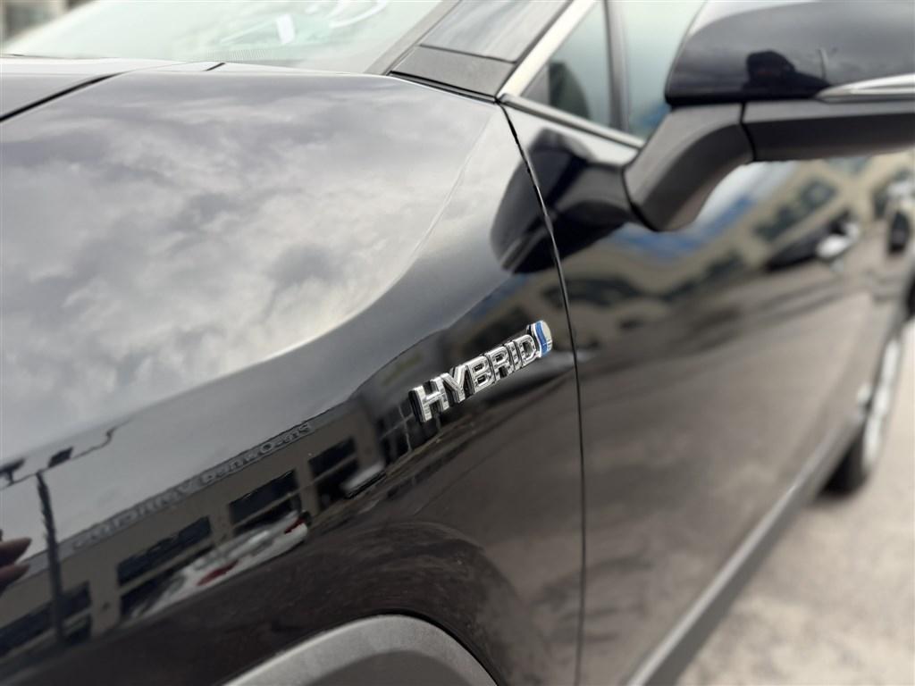 Toyota RAV4 Hybrid XLE AWD 2021