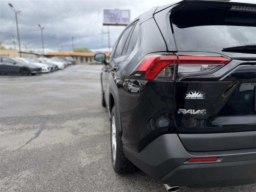 Toyota RAV4 Hybrid XLE AWD 2021