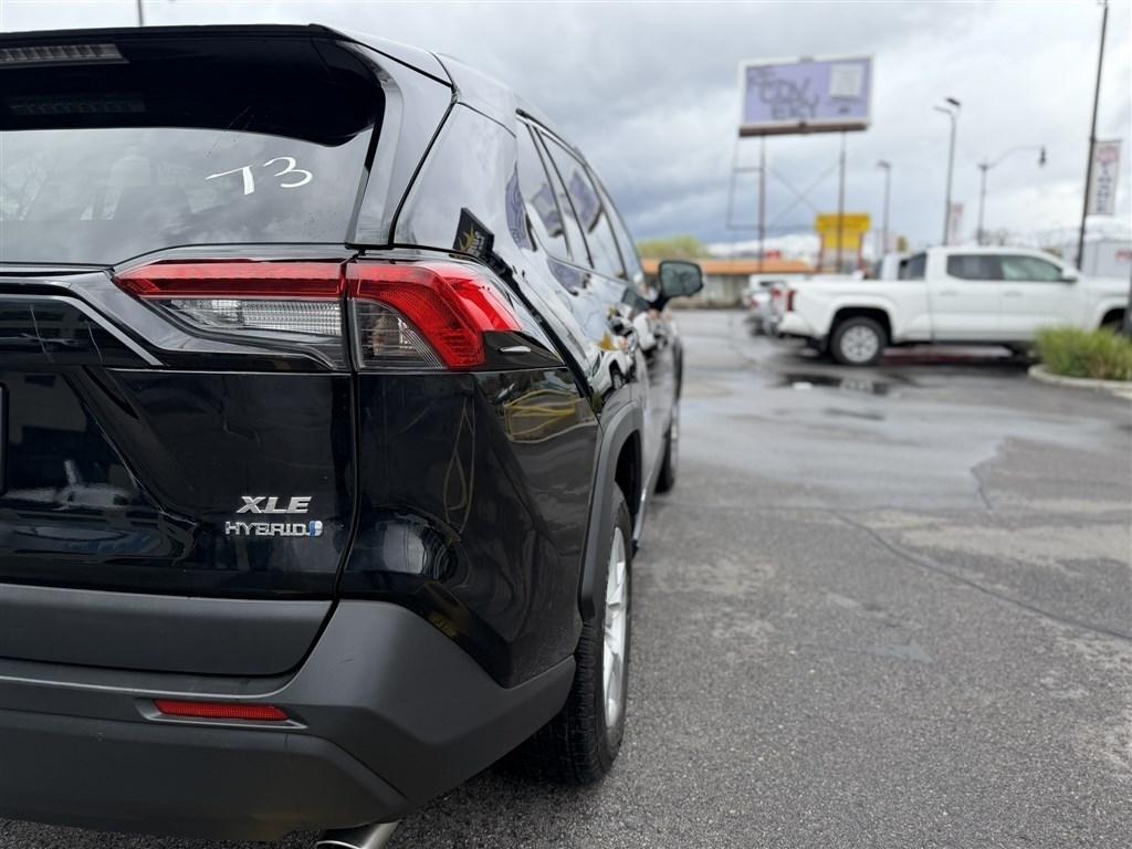 Toyota RAV4 Hybrid XLE AWD 2021