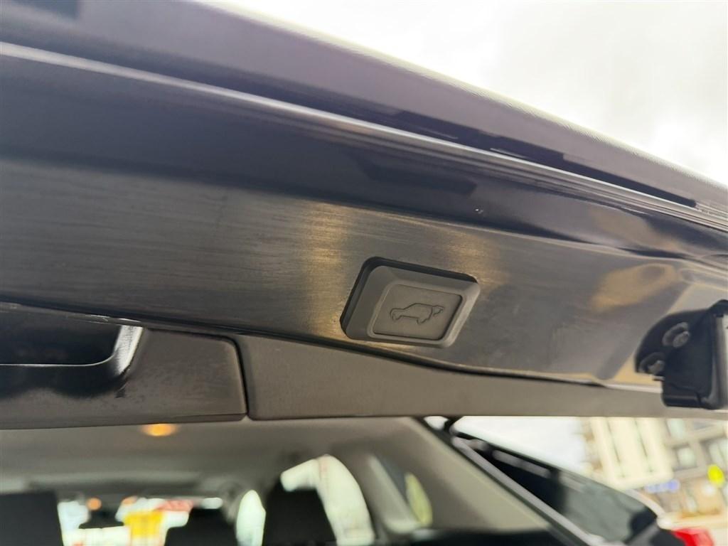 Toyota RAV4 Hybrid XLE AWD 2021