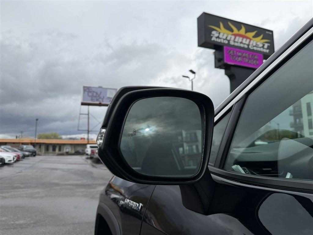 Toyota RAV4 Hybrid XLE AWD 2021