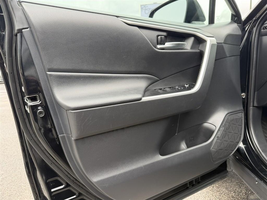 Toyota RAV4 Hybrid XLE AWD 2021