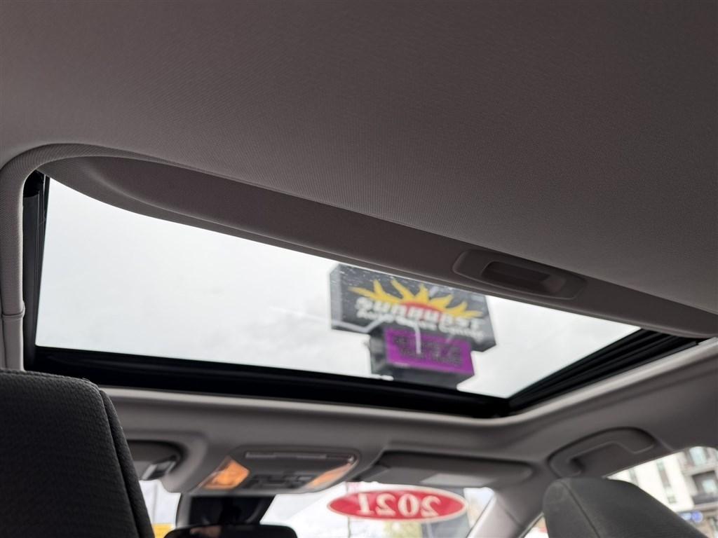 Toyota RAV4 Hybrid XLE AWD 2021