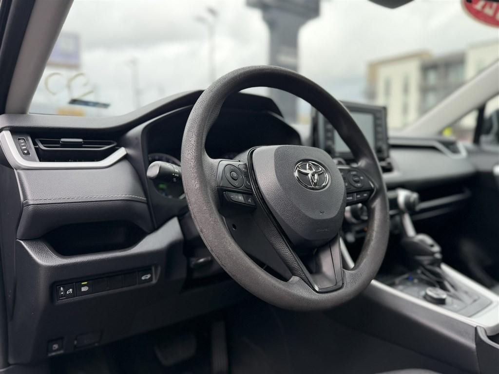 Toyota RAV4 Hybrid XLE AWD 2021