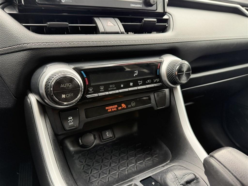 Toyota RAV4 Hybrid XLE AWD 2021