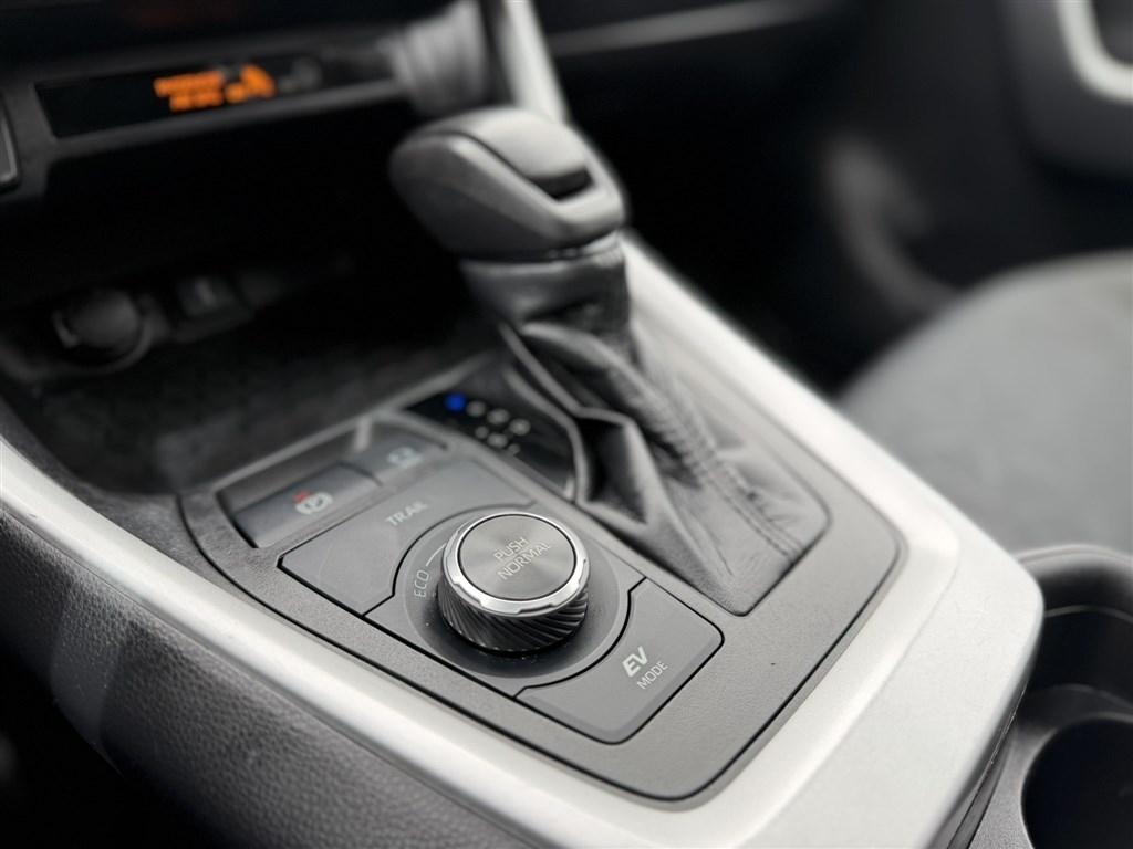 Toyota RAV4 Hybrid XLE AWD 2021