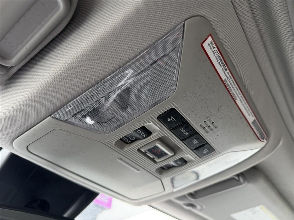 Toyota RAV4 Hybrid XLE AWD 2021