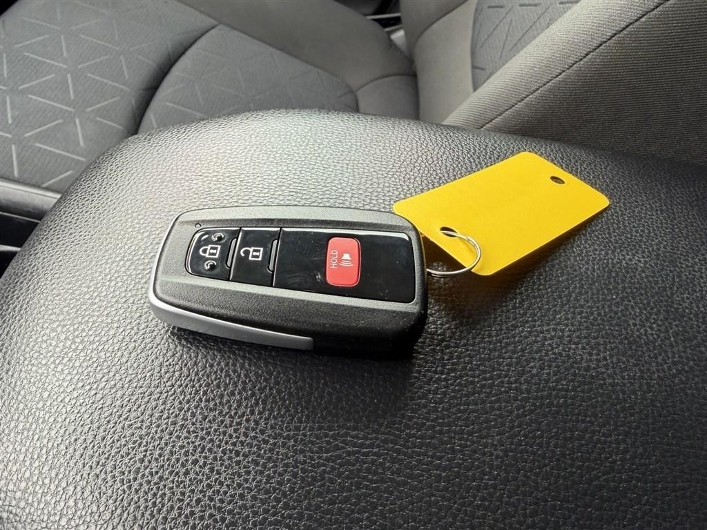 Toyota RAV4 Hybrid XLE AWD 2021