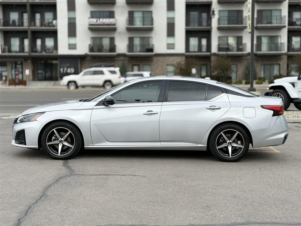 Nissan Altima 2.5 SV Sedan 2023