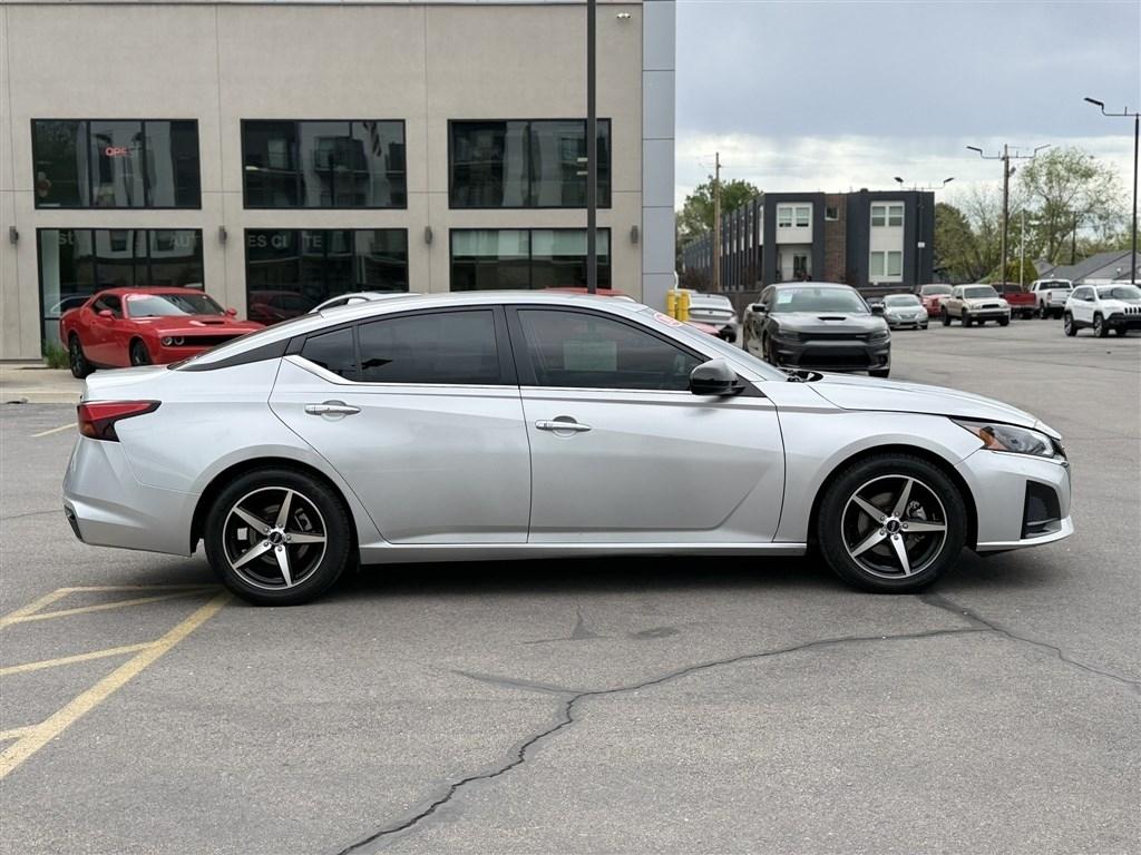 Nissan Altima 2.5 SV Sedan 2023