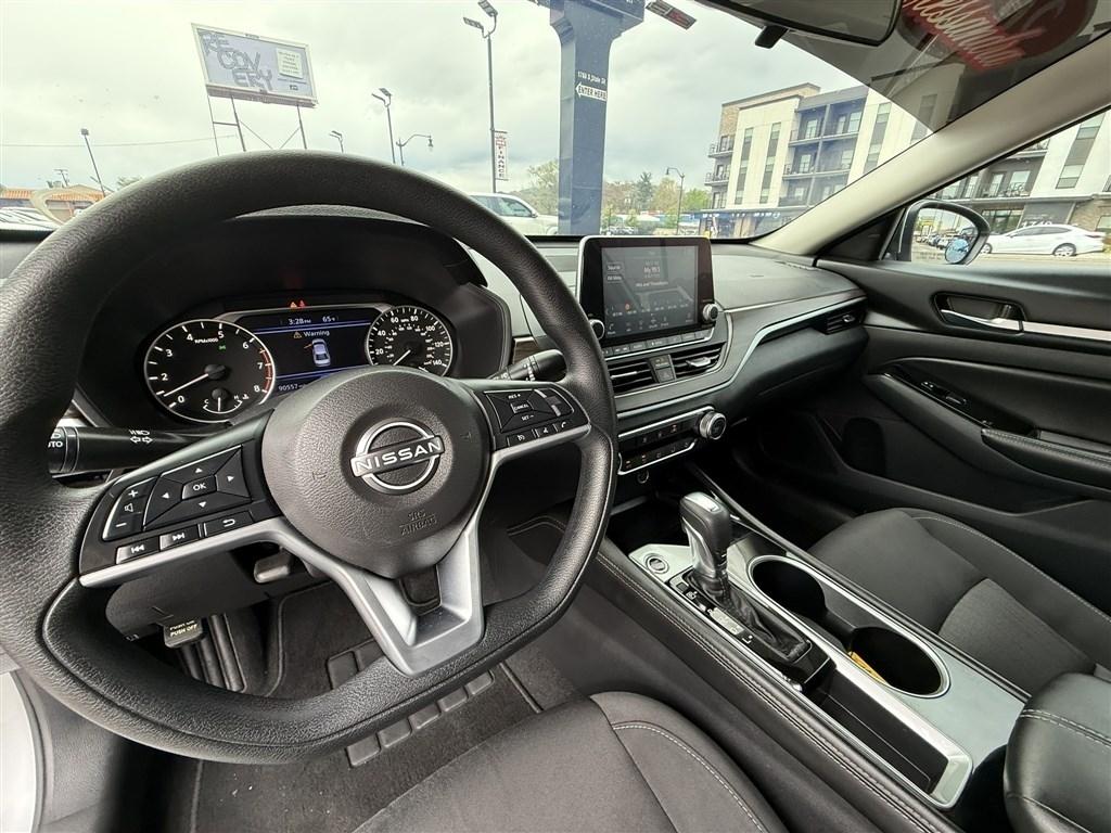 Nissan Altima 2.5 SV Sedan 2023