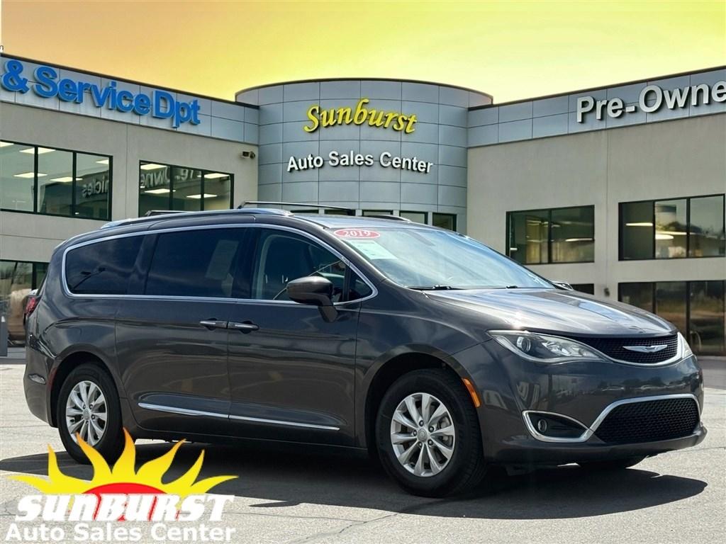 Chrysler Pacifica Touring L FWD 2019
