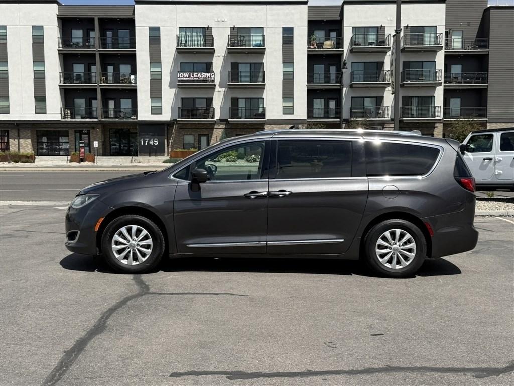 Chrysler Pacifica Touring L FWD 2019