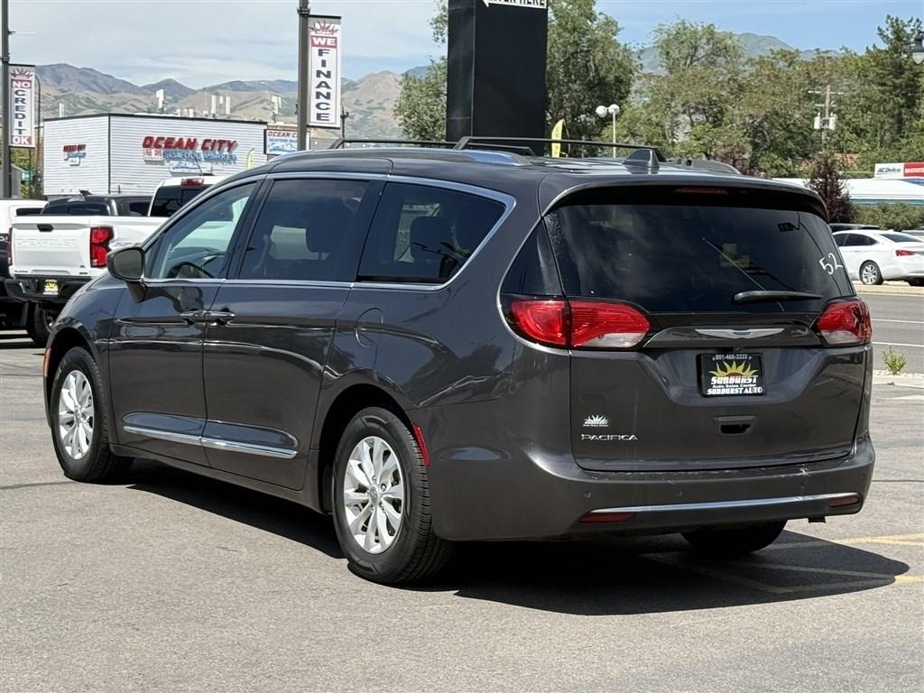 Chrysler Pacifica Touring L FWD 2019