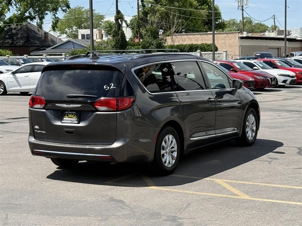 Chrysler Pacifica Touring L FWD 2019