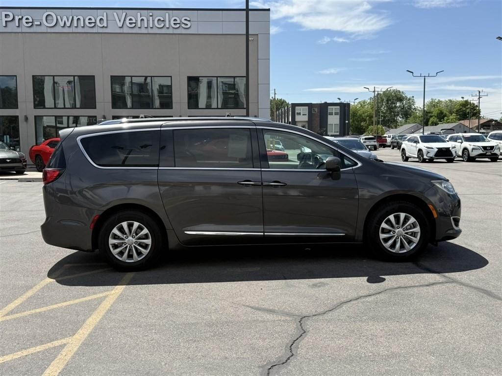 Chrysler Pacifica Touring L FWD 2019