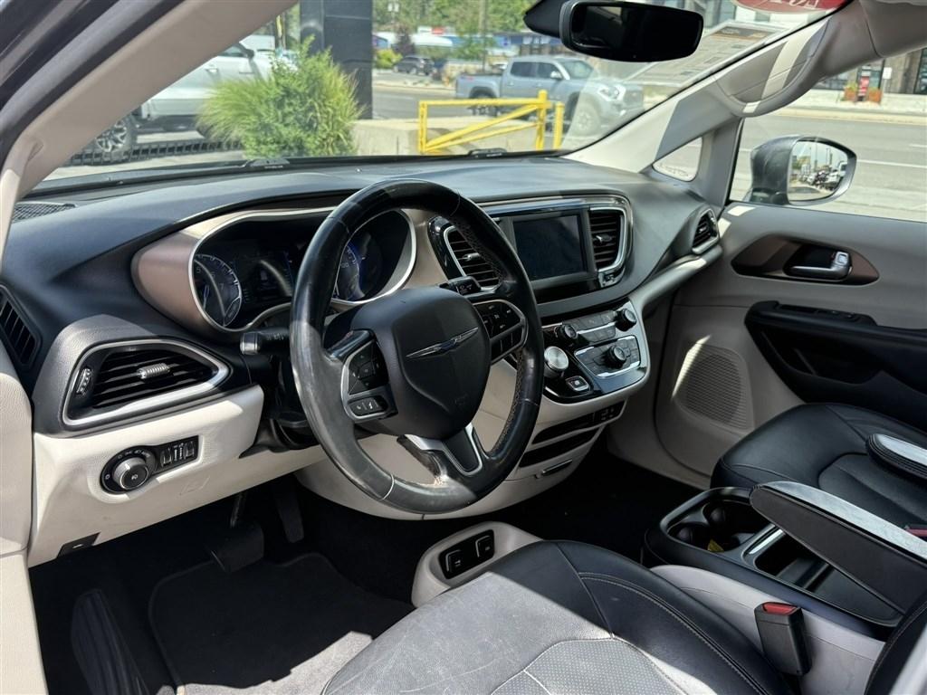 Chrysler Pacifica Touring L FWD 2019