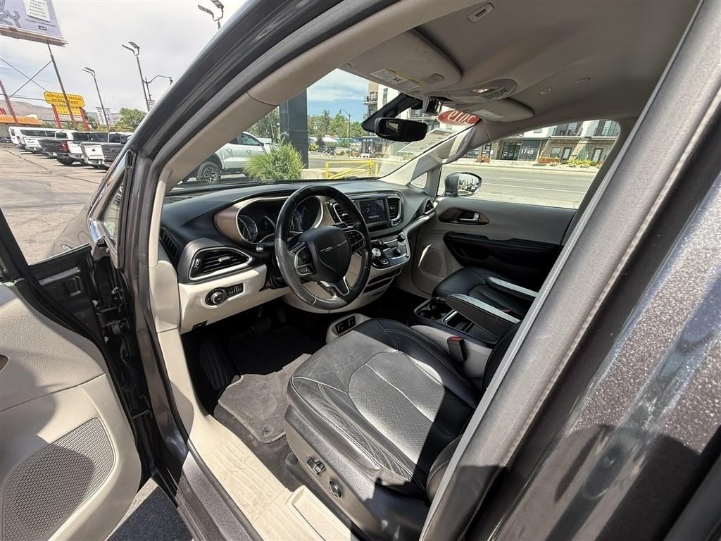 Chrysler Pacifica Touring L FWD 2019