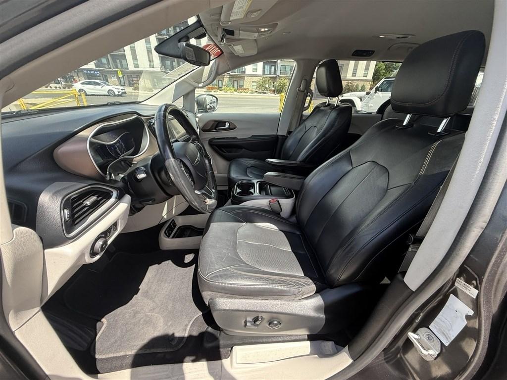 Chrysler Pacifica Touring L FWD 2019
