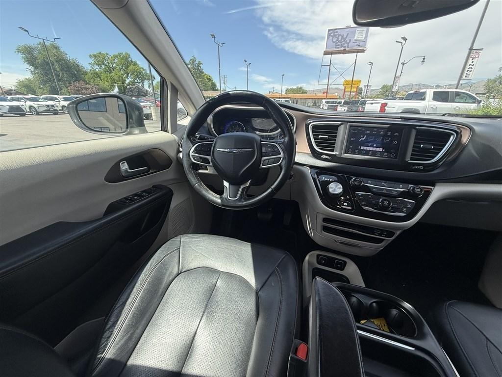 Chrysler Pacifica Touring L FWD 2019
