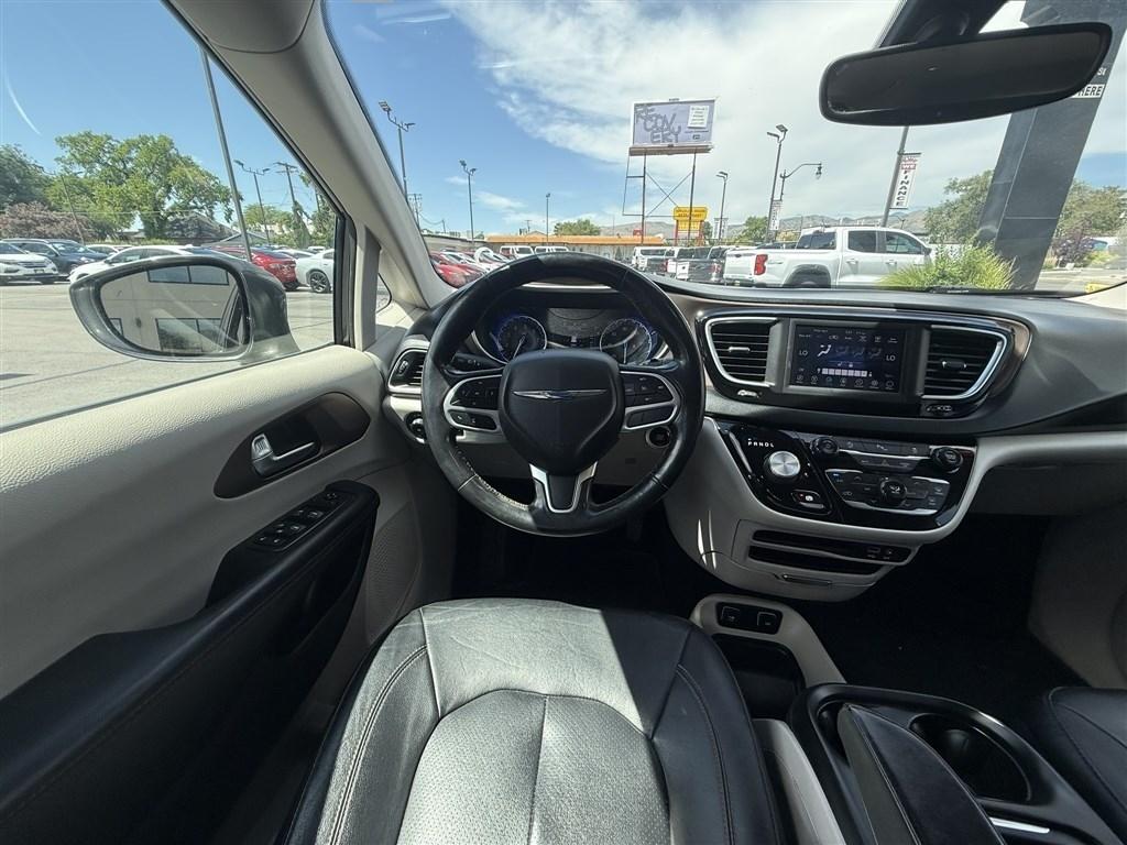 Chrysler Pacifica Touring L FWD 2019