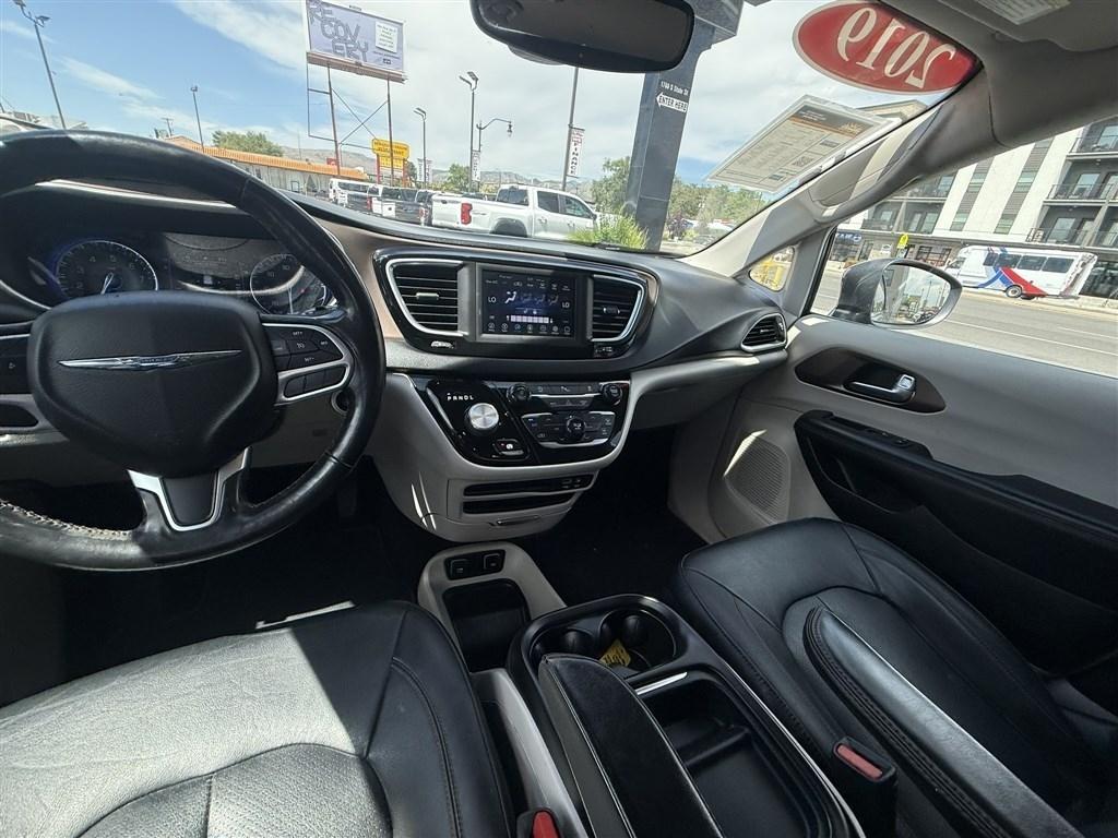 Chrysler Pacifica Touring L FWD 2019