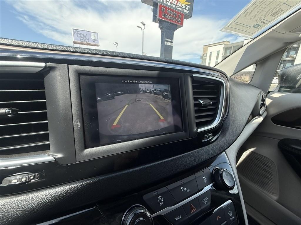Chrysler Pacifica Touring L FWD 2019