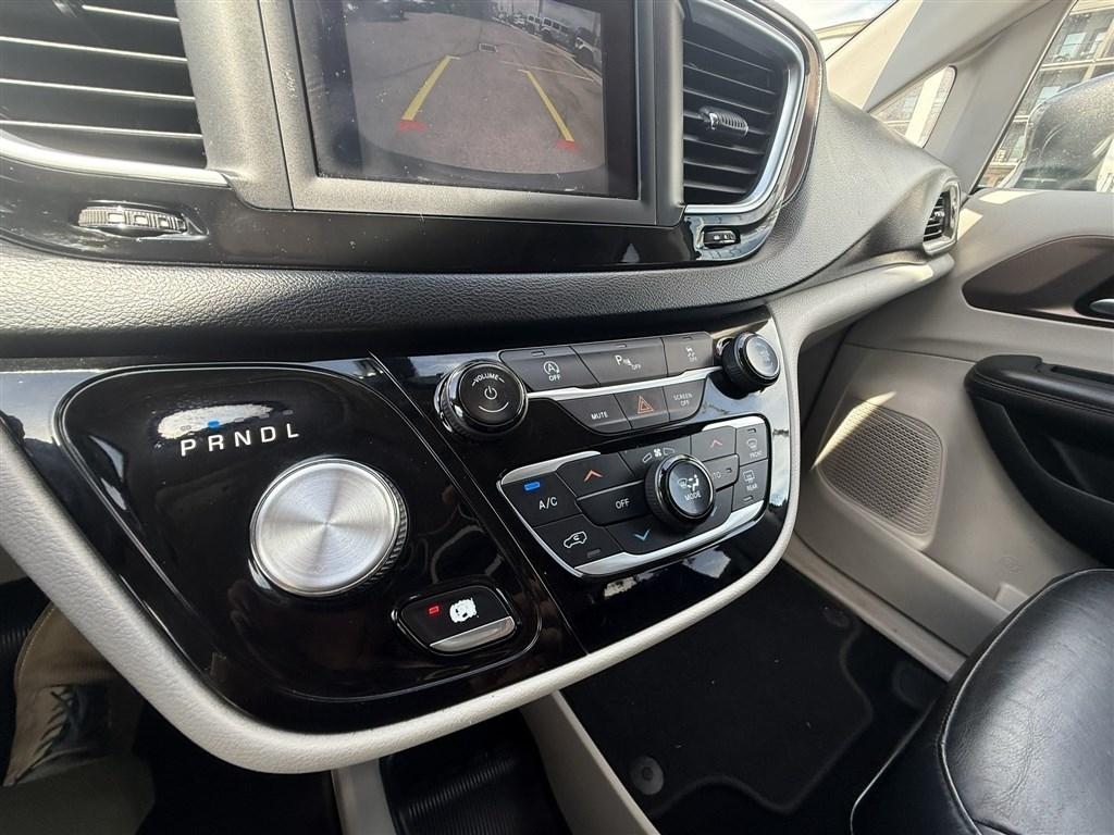 Chrysler Pacifica Touring L FWD 2019