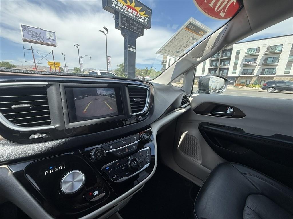 Chrysler Pacifica Touring L FWD 2019