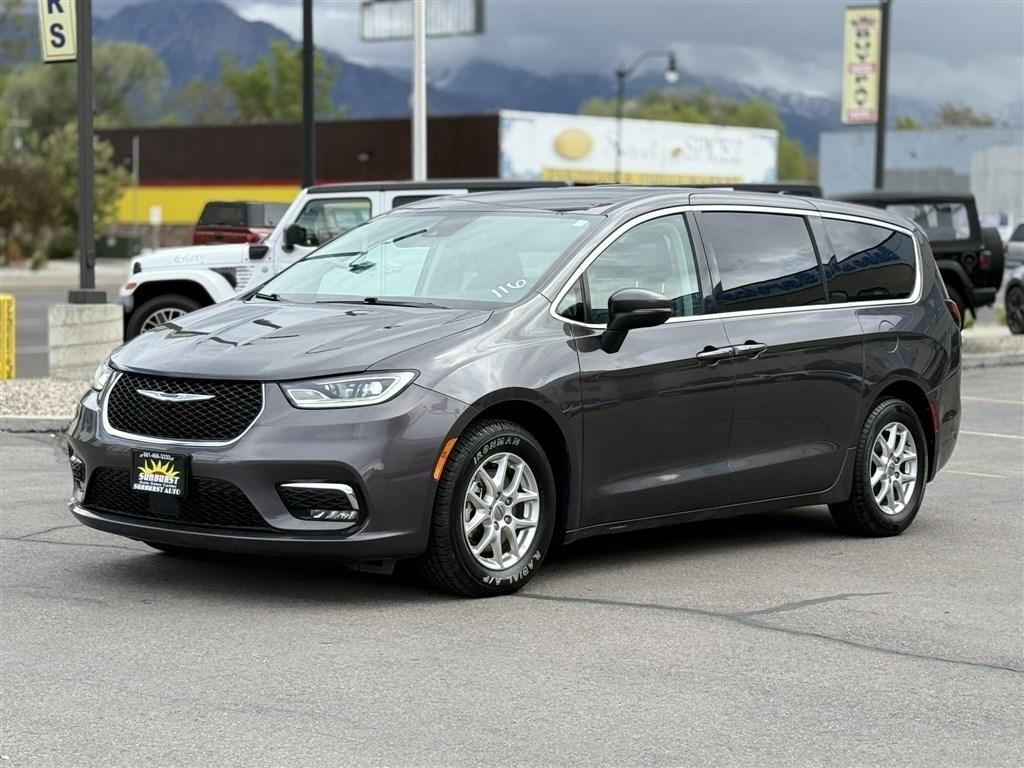 Chrysler Pacifica Touring L FWD 2023