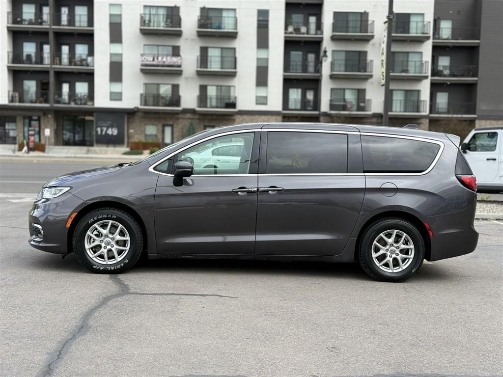 Chrysler Pacifica Touring L FWD 2023