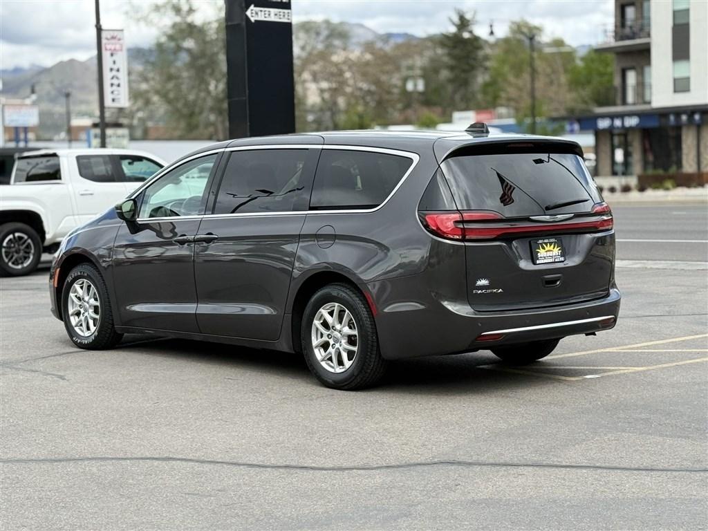 Chrysler Pacifica Touring L FWD 2023