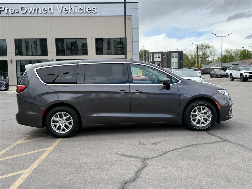 Chrysler Pacifica Touring L FWD 2023