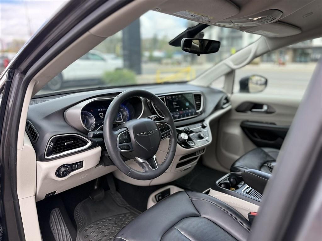 Chrysler Pacifica Touring L FWD 2023