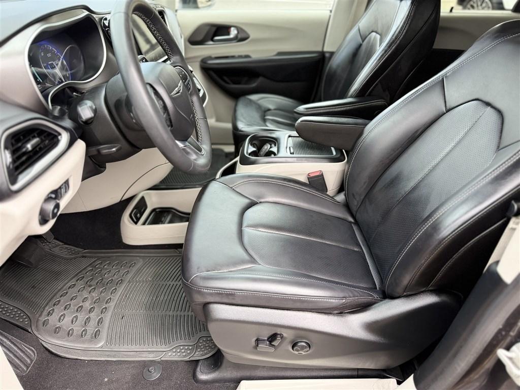 Chrysler Pacifica Touring L FWD 2023