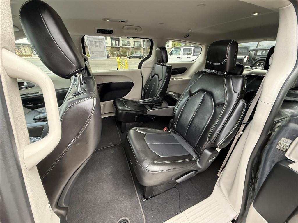 Chrysler Pacifica Touring L FWD 2023