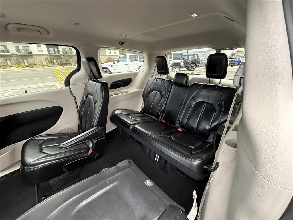 Chrysler Pacifica Touring L FWD 2023