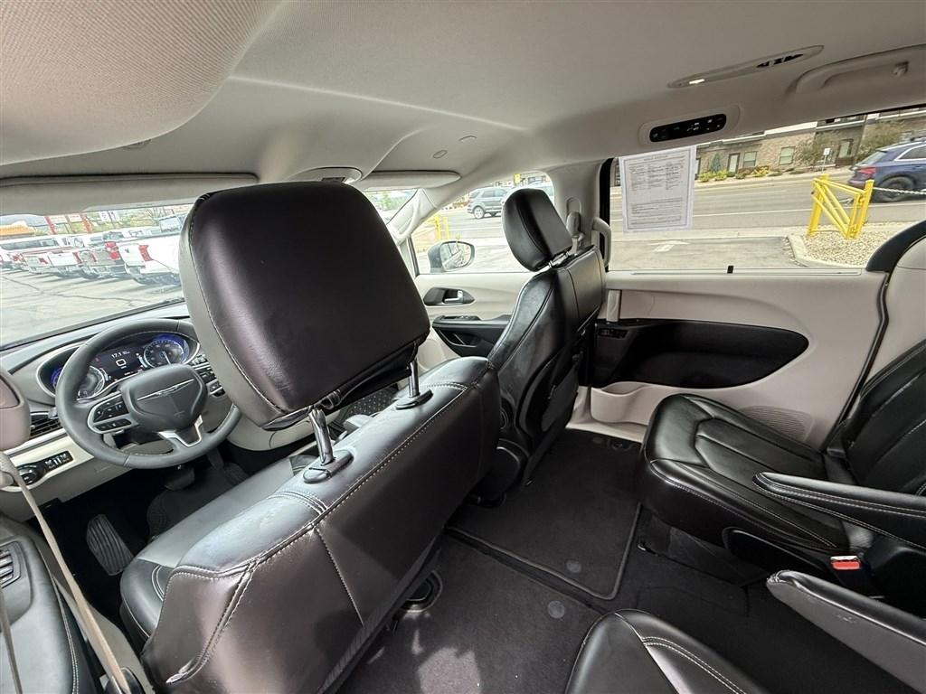 Chrysler Pacifica Touring L FWD 2023