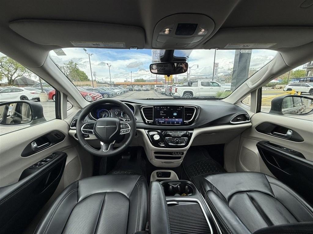 Chrysler Pacifica Touring L FWD 2023
