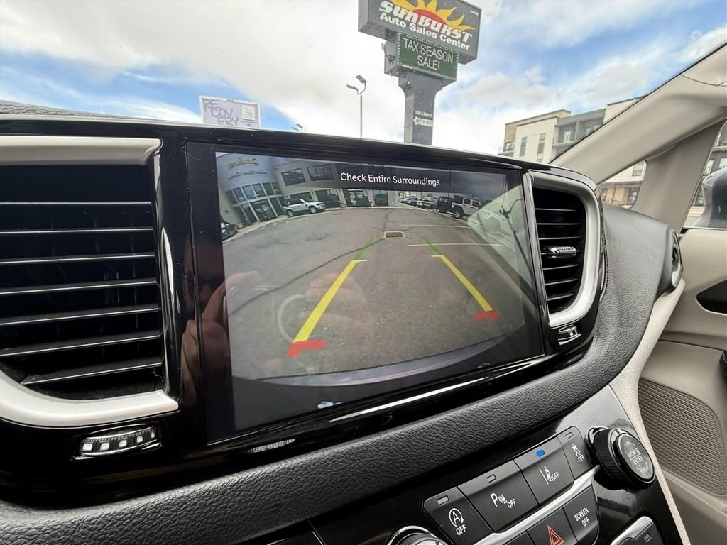 Chrysler Pacifica Touring L FWD 2023