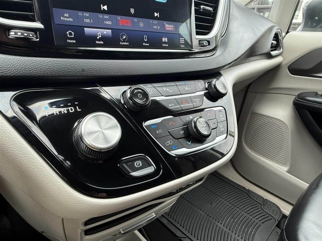 Chrysler Pacifica Touring L FWD 2023