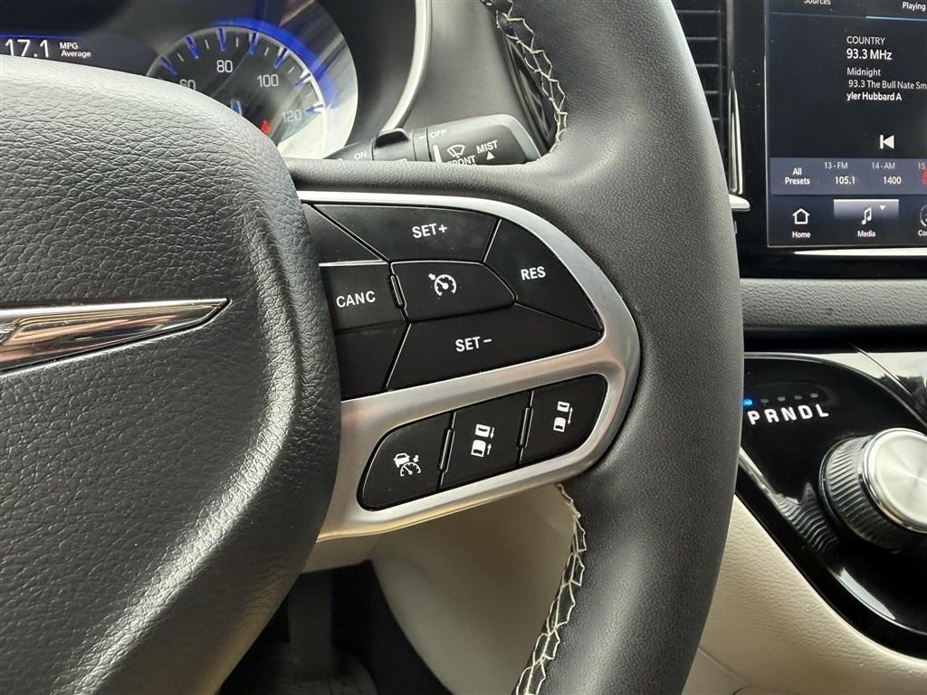 Chrysler Pacifica Touring L FWD 2023