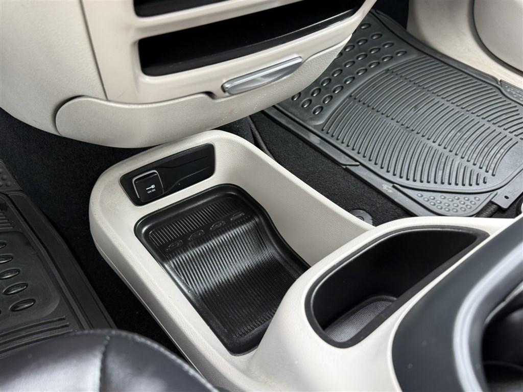 Chrysler Pacifica Touring L FWD 2023