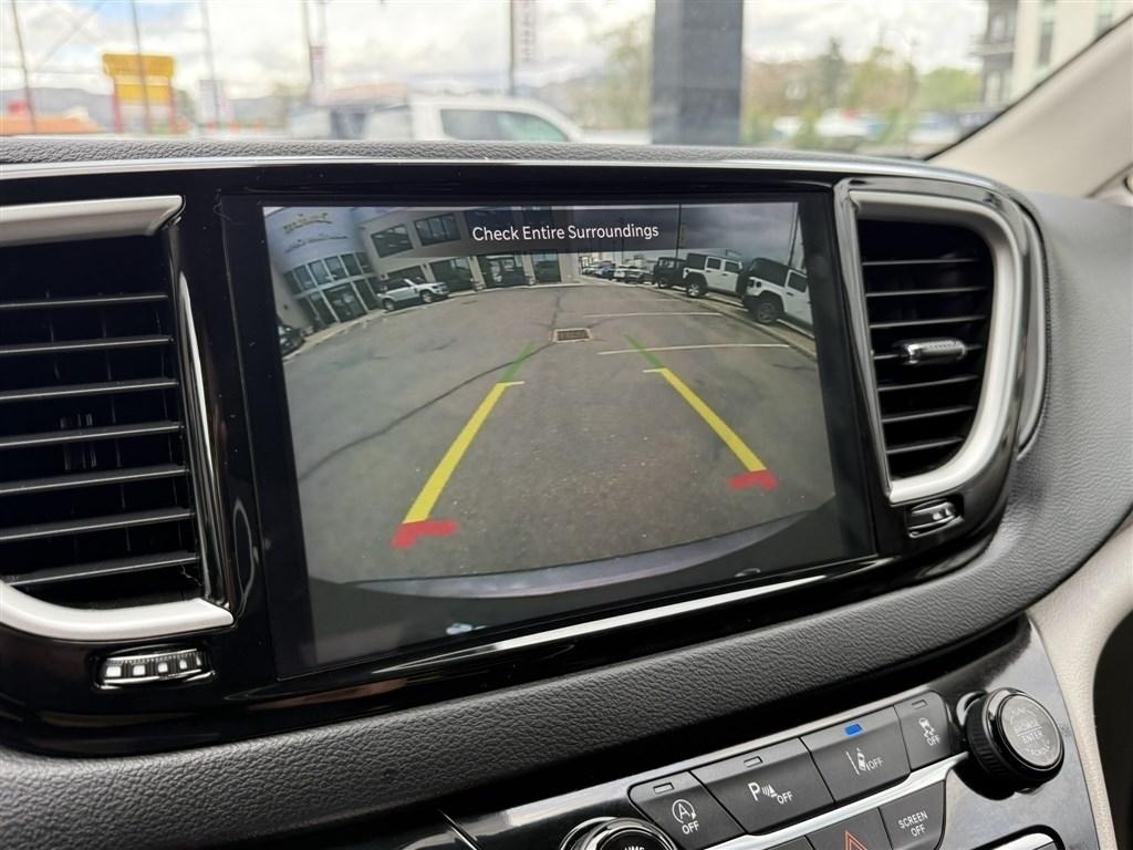 Chrysler Pacifica Touring L FWD 2023