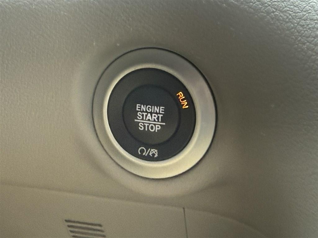 Chrysler Pacifica Touring L FWD 2023