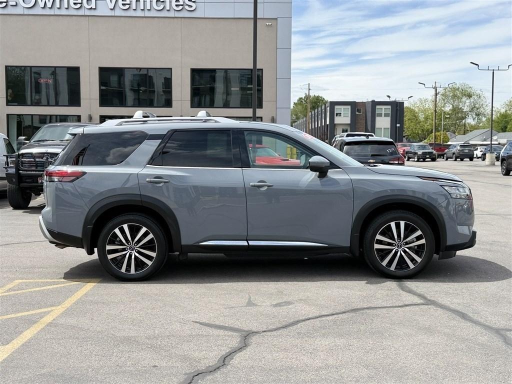 Nissan Pathfinder Platinum 4WD 2023